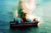 轮船上发生火灾时的自救方法